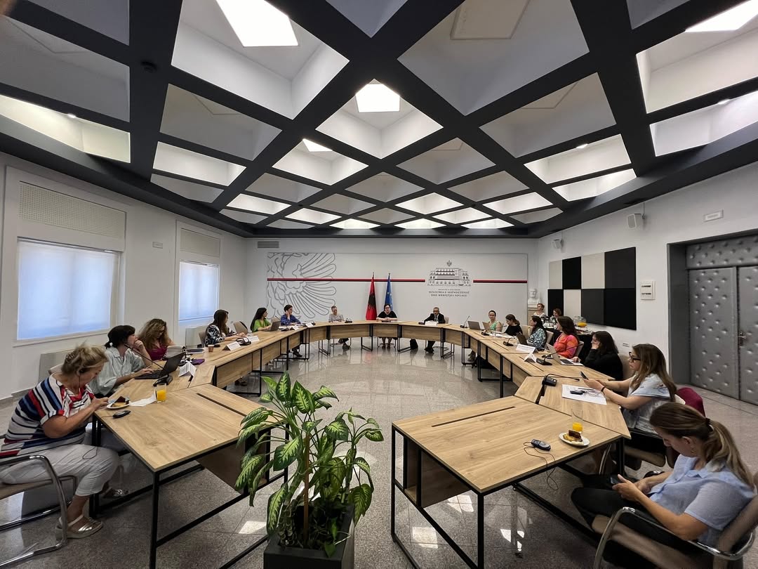 Government roundtable equipped with YARMEE conference microphones